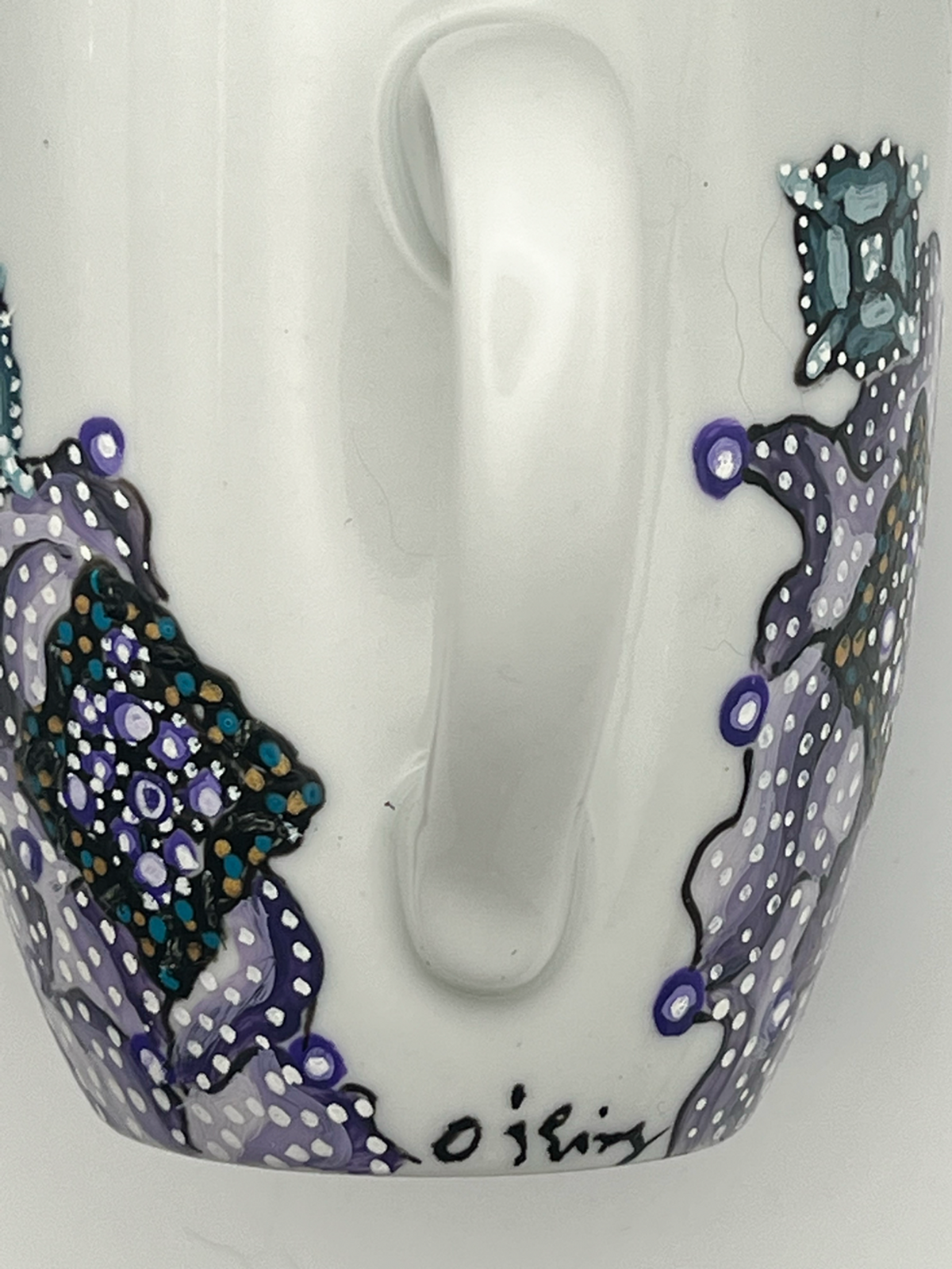 Tasse de 300ml vue de dos collection "Illumination" peinte à la main par O'Shiny Art & Lifestyle avec la signature O'Shiny