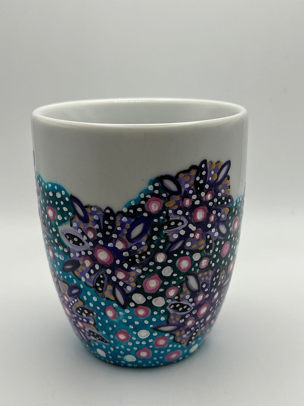 Tasse de 300ml vue de face , de la collection " Perle d'Azur" , peint à la main par O'Shiny Art & Lifestyle