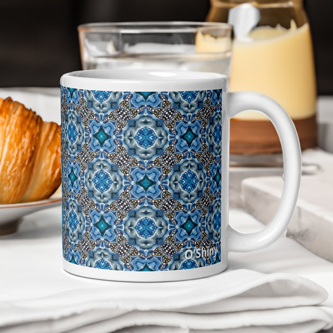 Mise en situation du mug  avec le motif "constellation" par O'Shiny Art & Lifestyle