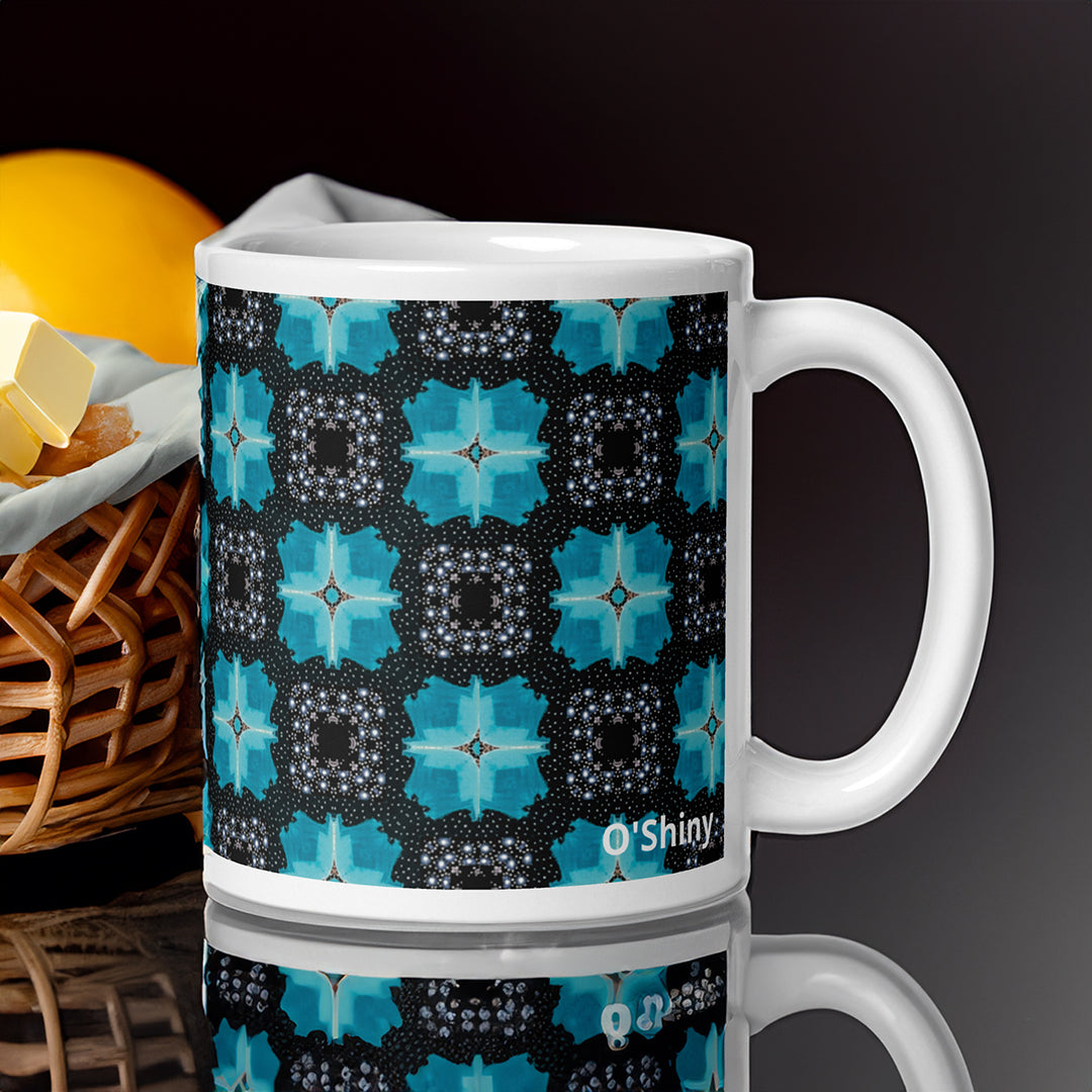 Mise en situation du mug 11oz de la collection Azur precieux by O'Shiny Art  & Lifestyle
