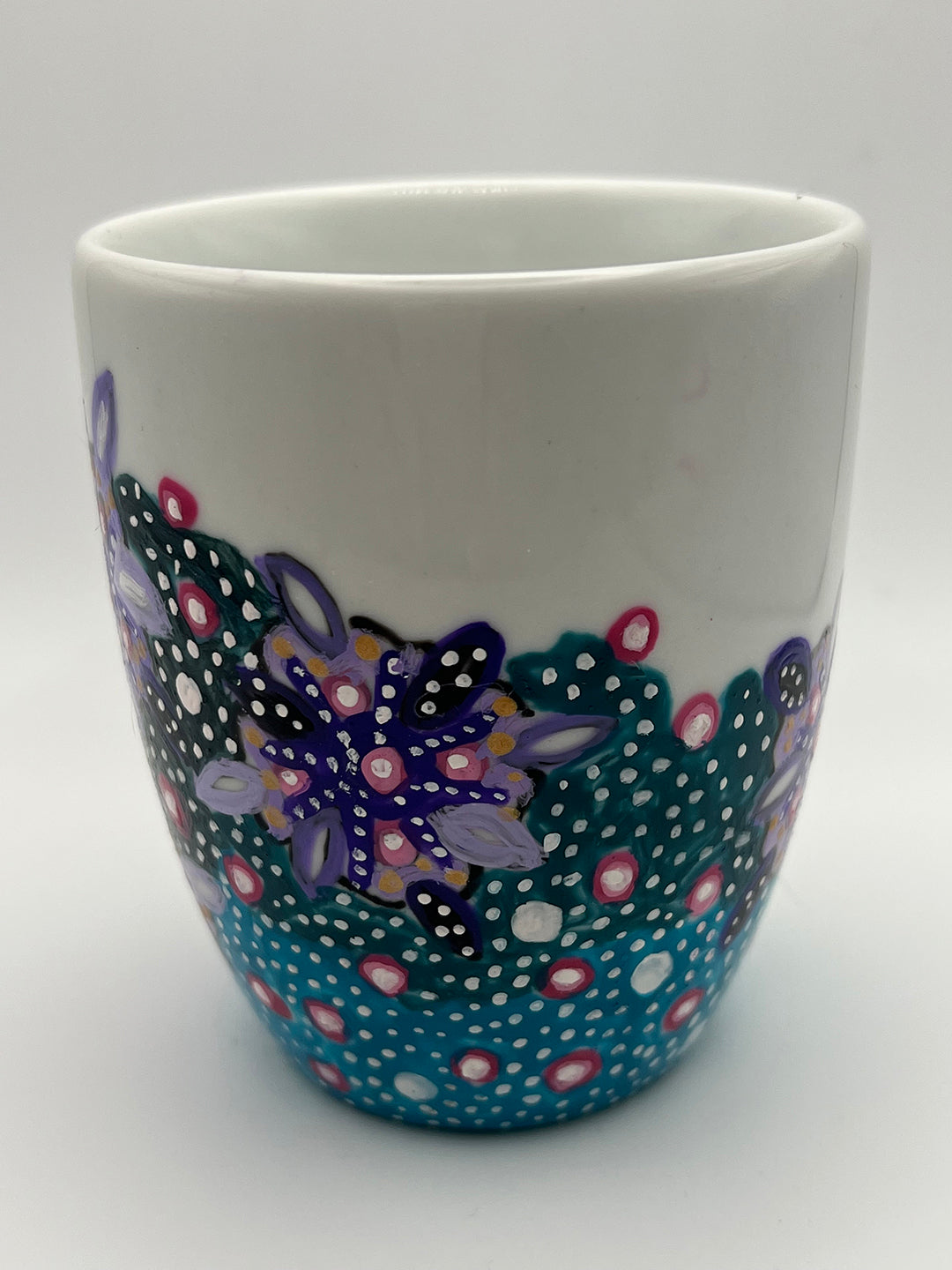 Vue de face, Tasse 300ml de la collection " Perle d'Azur" peinte à la main par O'Shiny Art & Lifestyle