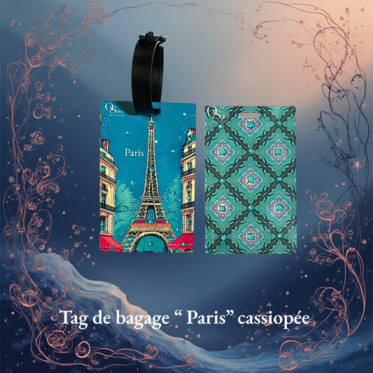 TFace motif tableau (fond blanc)
alt="Tag bagage recto face motif tableau original O'Shiny strassé à la main, série limitée numérotée O'Shiny Art & Lifestyle"
Face capitale (fond blanc)
alt="Tag bagage verso face illustration capitale strassée à la main, personnalisation au choix, O'Shiny Art & Lifestyle"